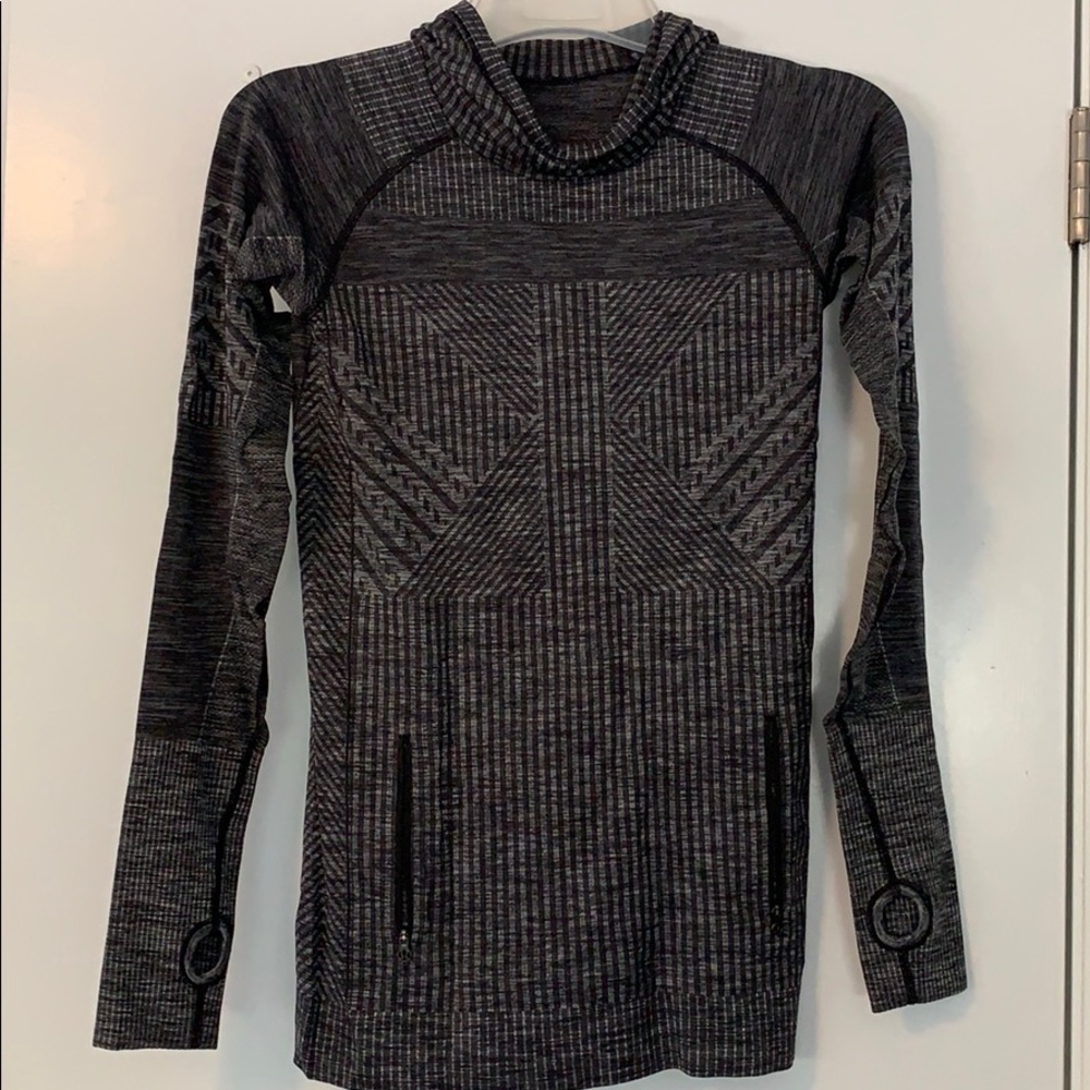 Women’s Lululemon hooded long sleeve